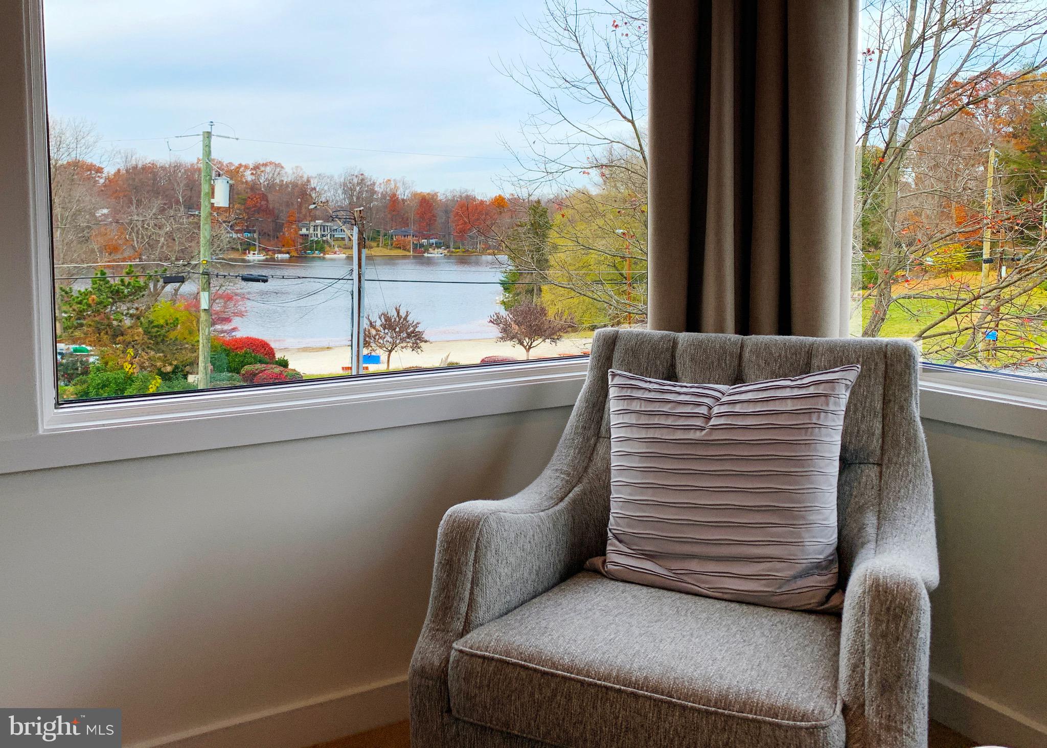 LAKE BARCROFT - Residential