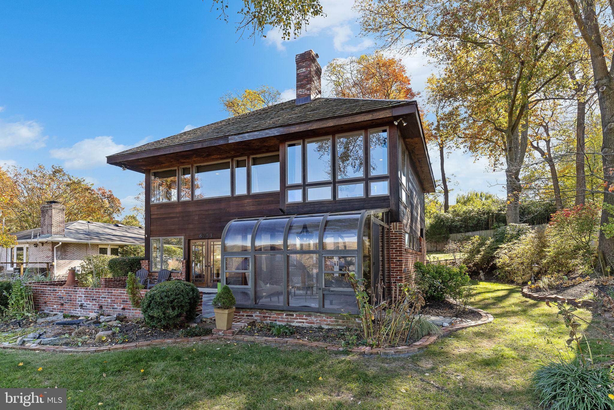 LAKE BARCROFT - Residential