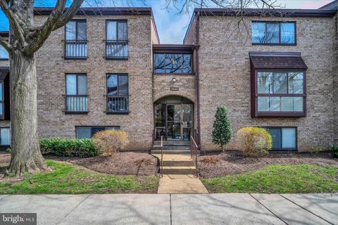 Photo of 2044 Royal Fern Court #1A, RESTON, VA 20191 (MLS # VAFX2299112)