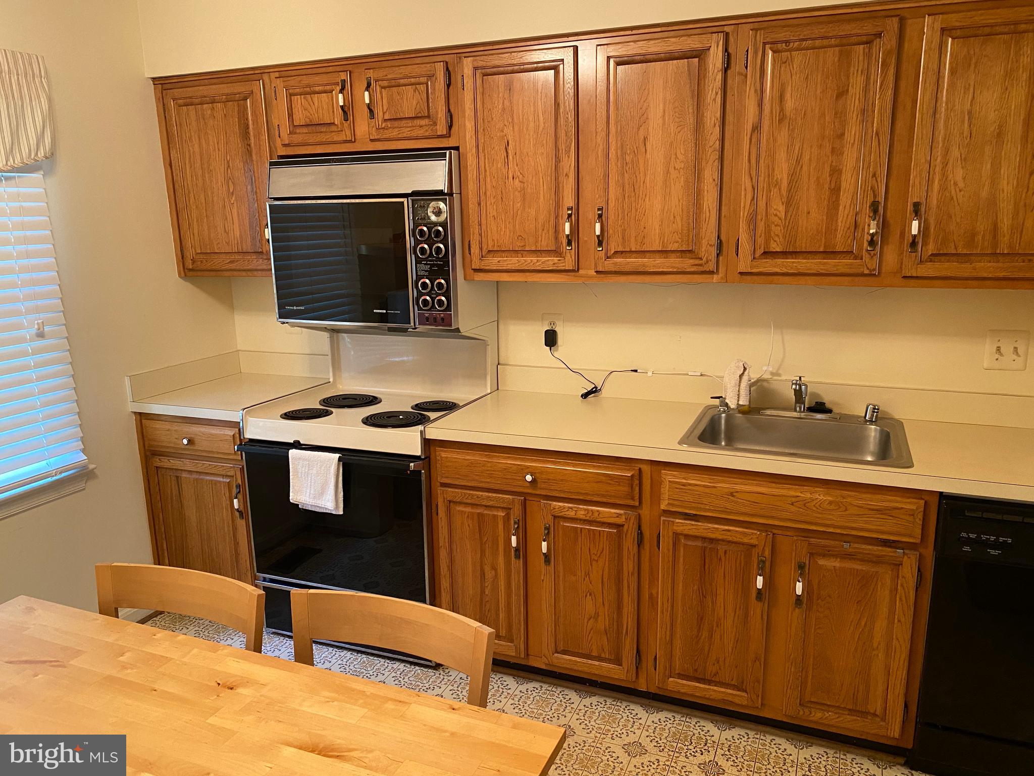 MANOR VILLAGE - Residential Lease