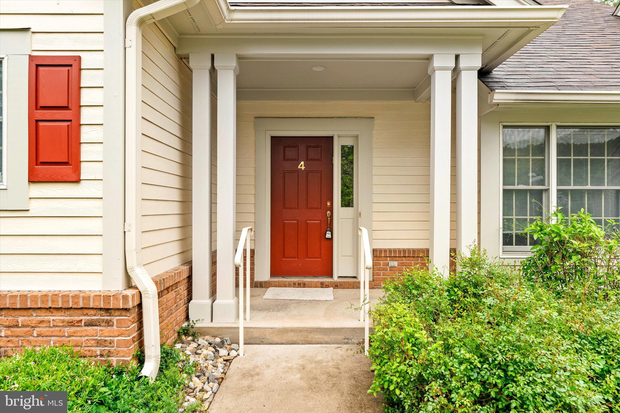 4 DOUGLAS FIR COURT