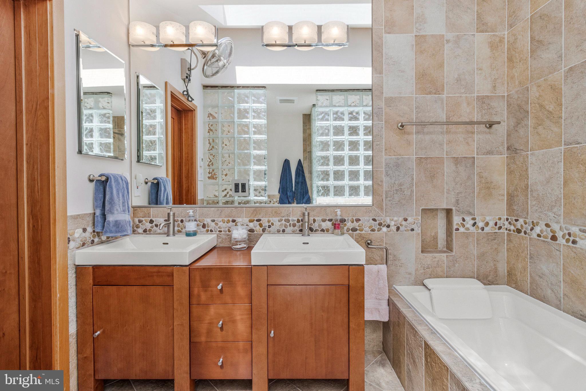 GOLF CLUB MANOR - Residential