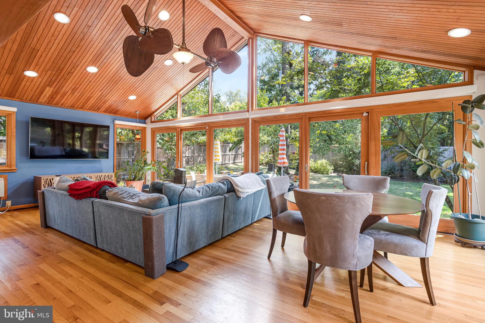 GOLF CLUB MANOR - Residential