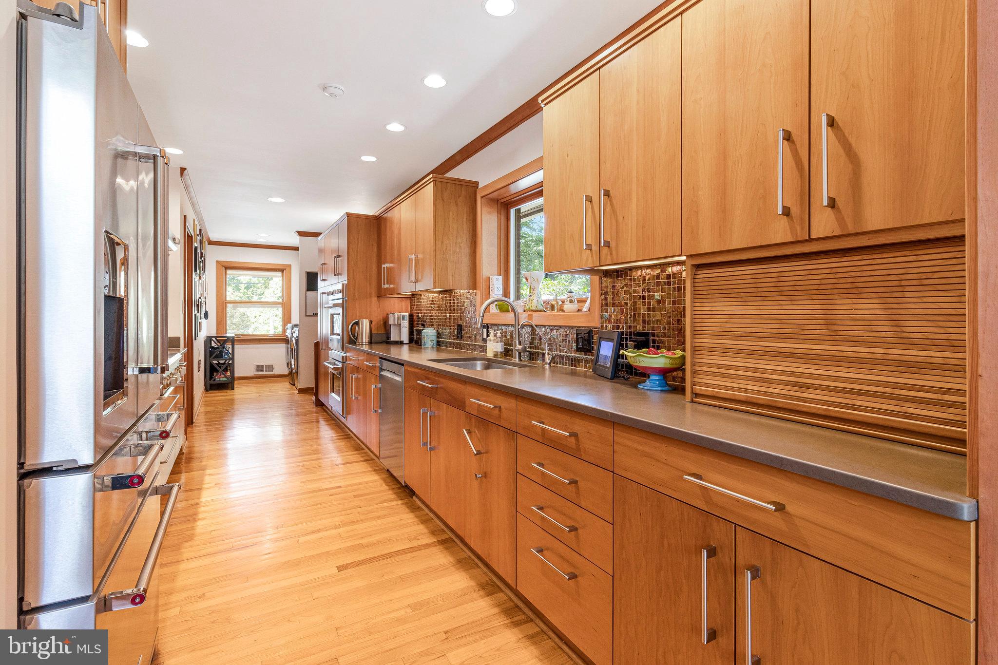 GOLF CLUB MANOR - Residential