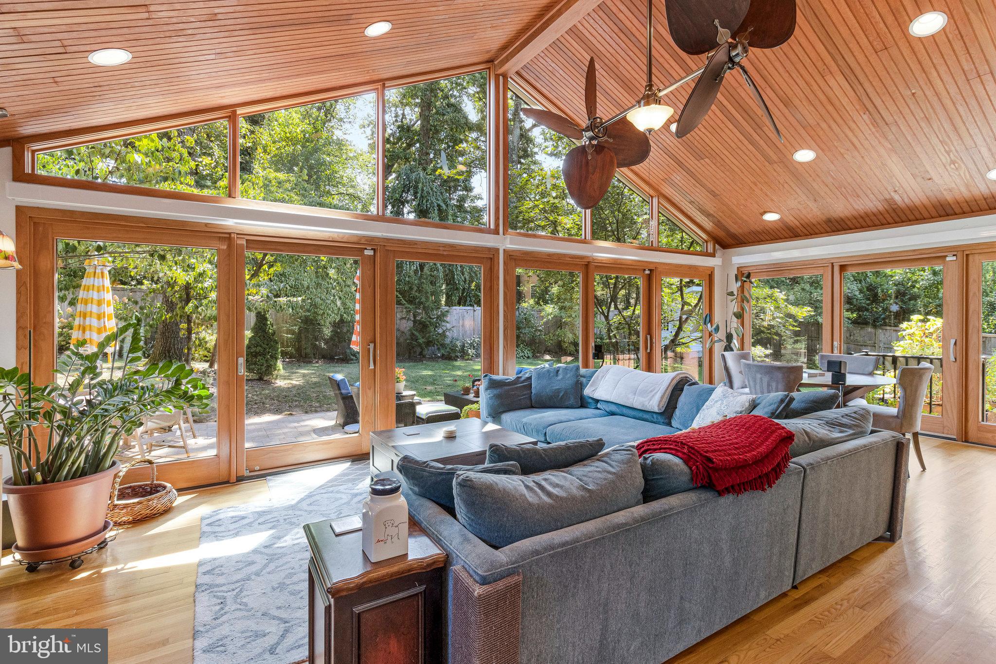 GOLF CLUB MANOR - Residential