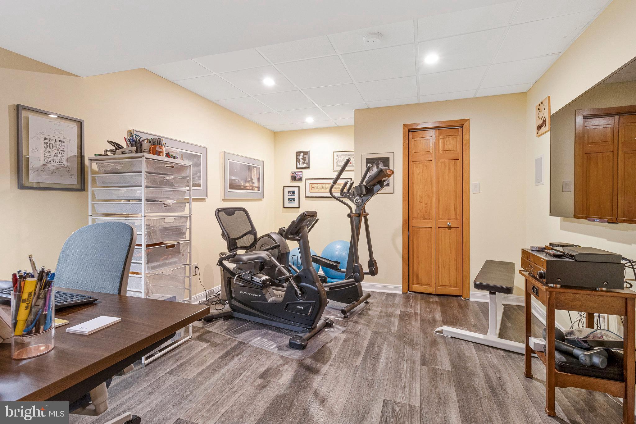 GOLF CLUB MANOR - Residential