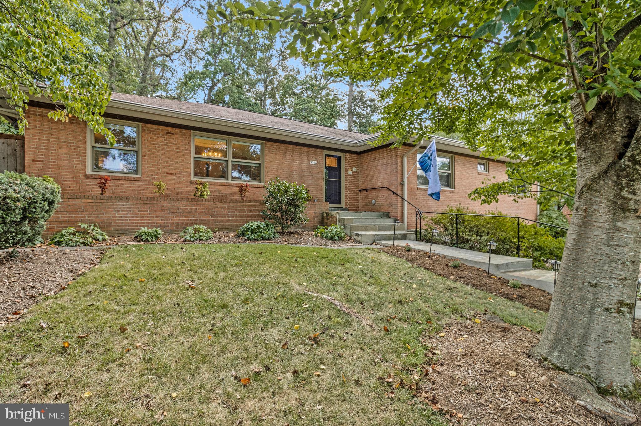 GOLF CLUB MANOR - Residential