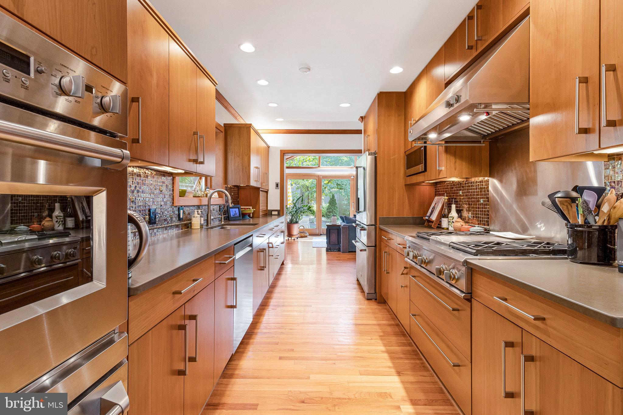 GOLF CLUB MANOR - Residential