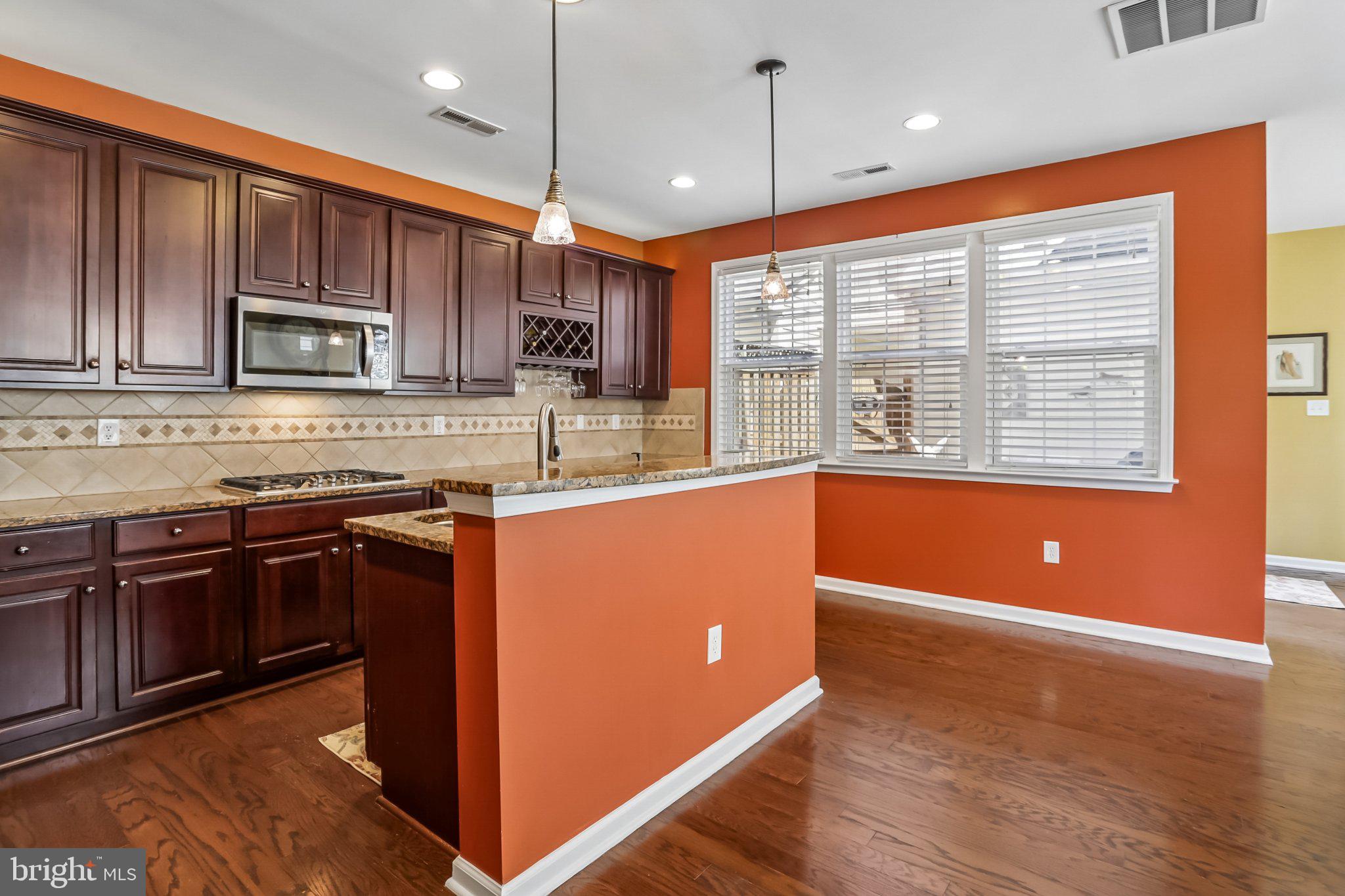 LANSDOWNE TOWN CENTER - Residential