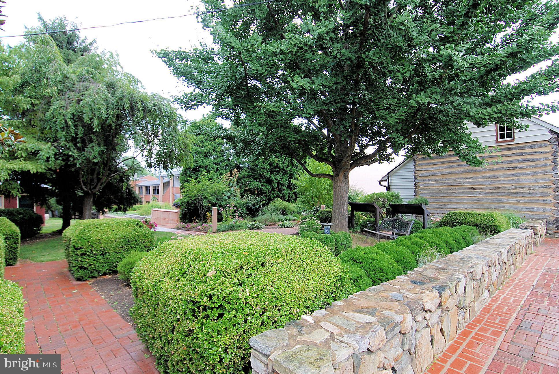 LANSDOWNE TOWN CENTER - Residential