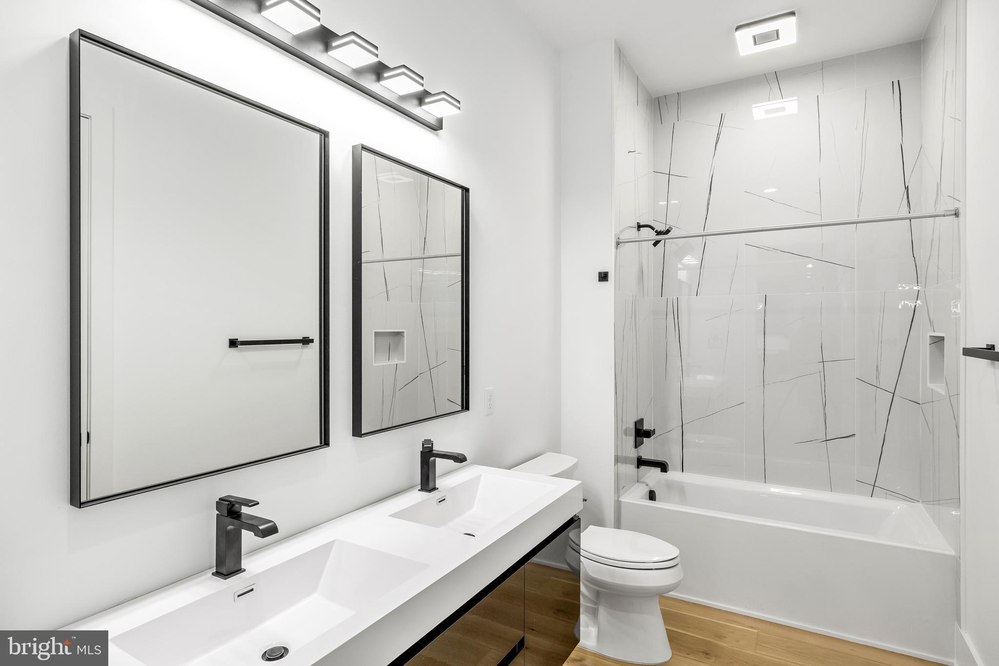 FOXWOOD MANOR - Residential