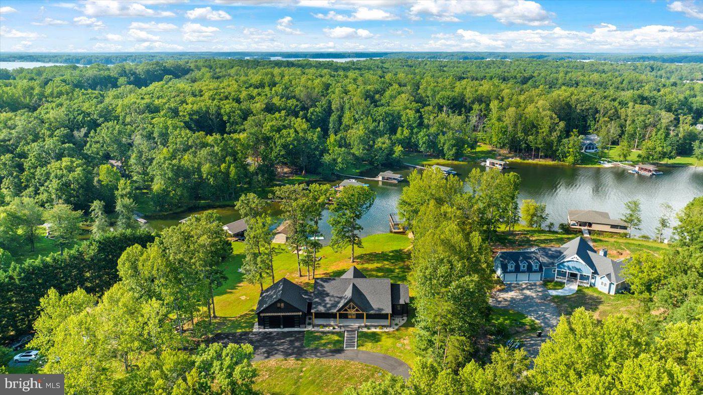 FOXWOOD MANOR - Residential