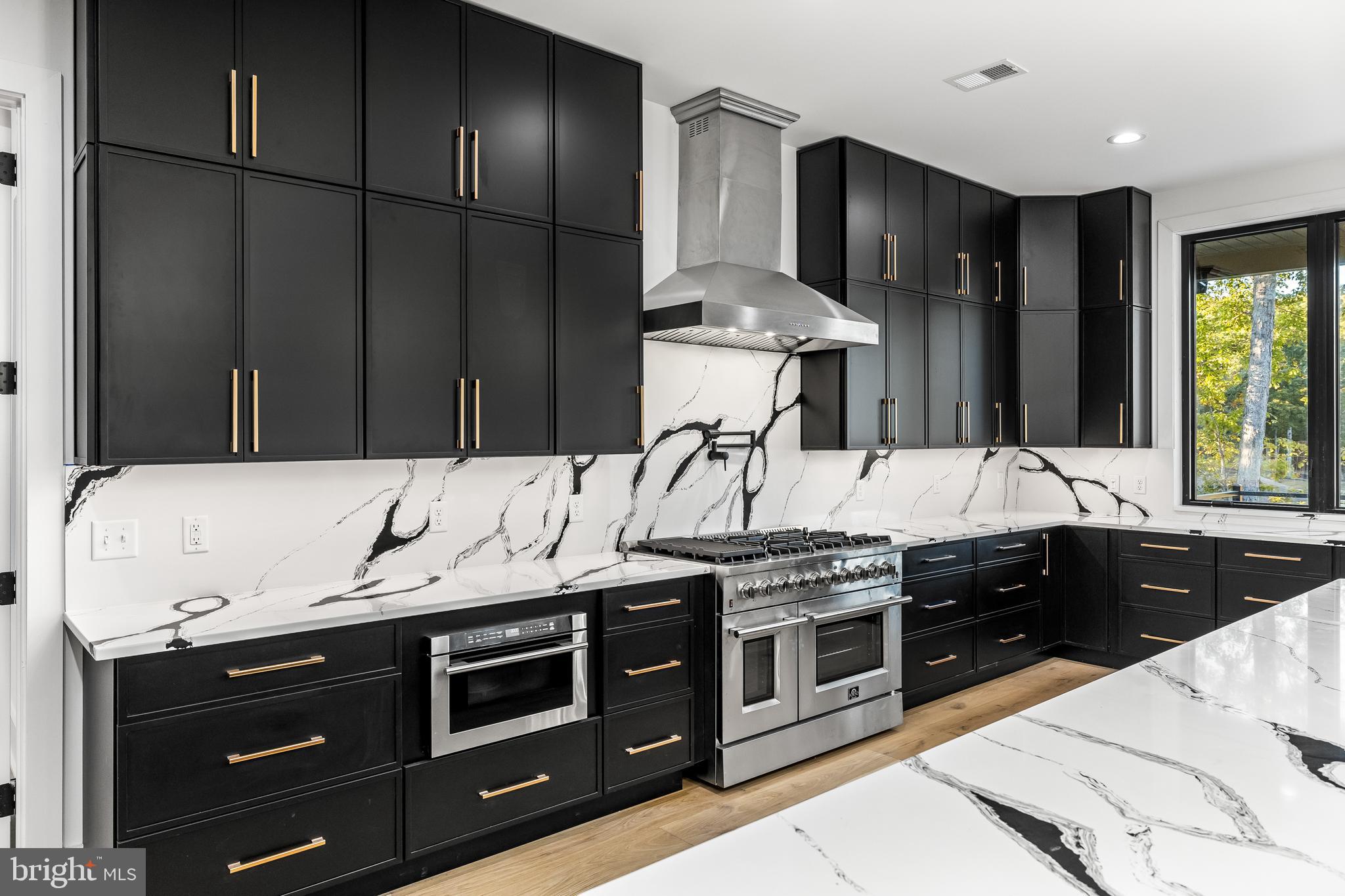 FOXWOOD MANOR - Residential