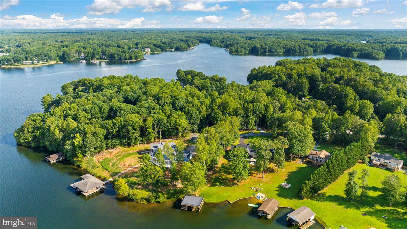 FOXWOOD MANOR - Residential