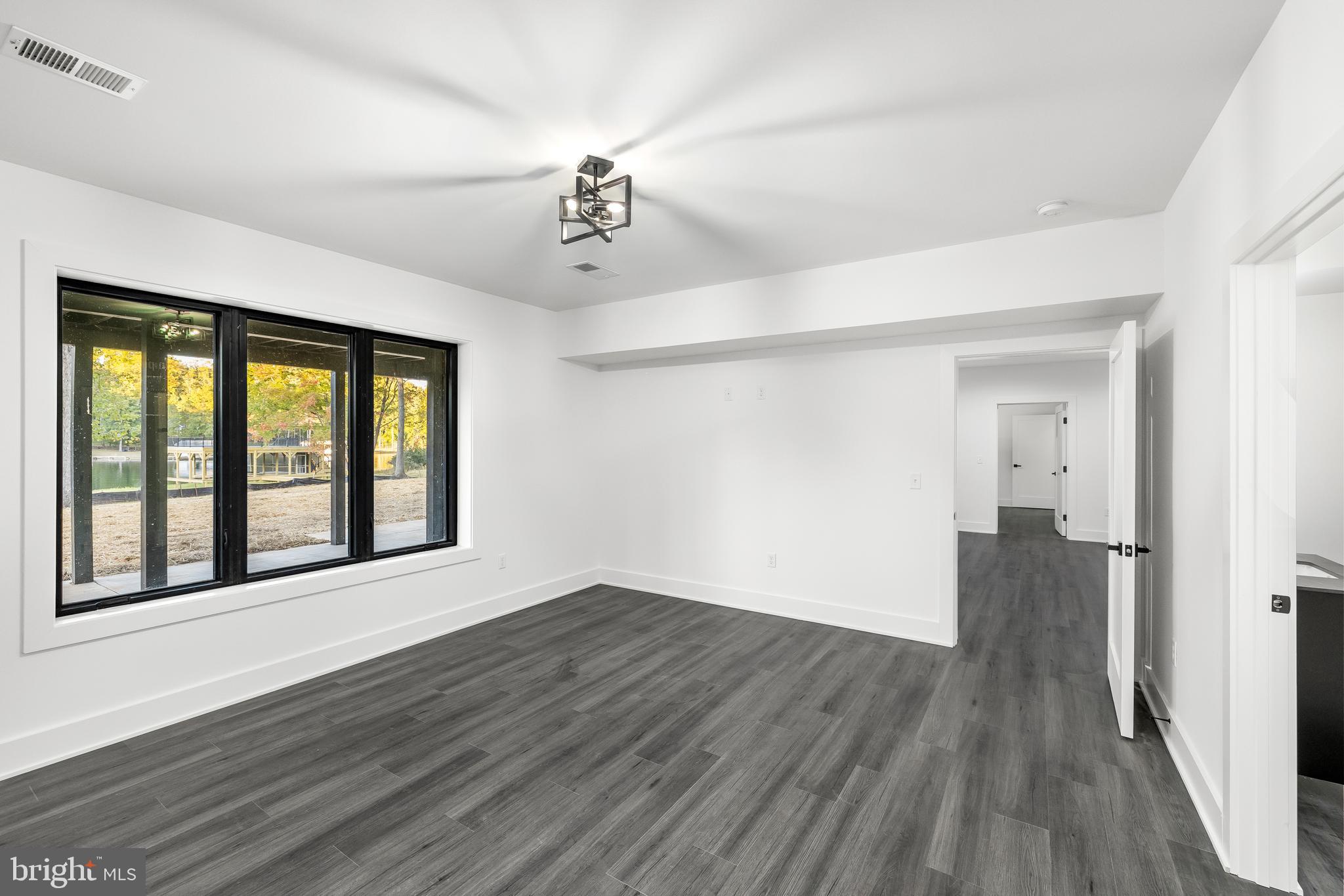 FOXWOOD MANOR - Residential