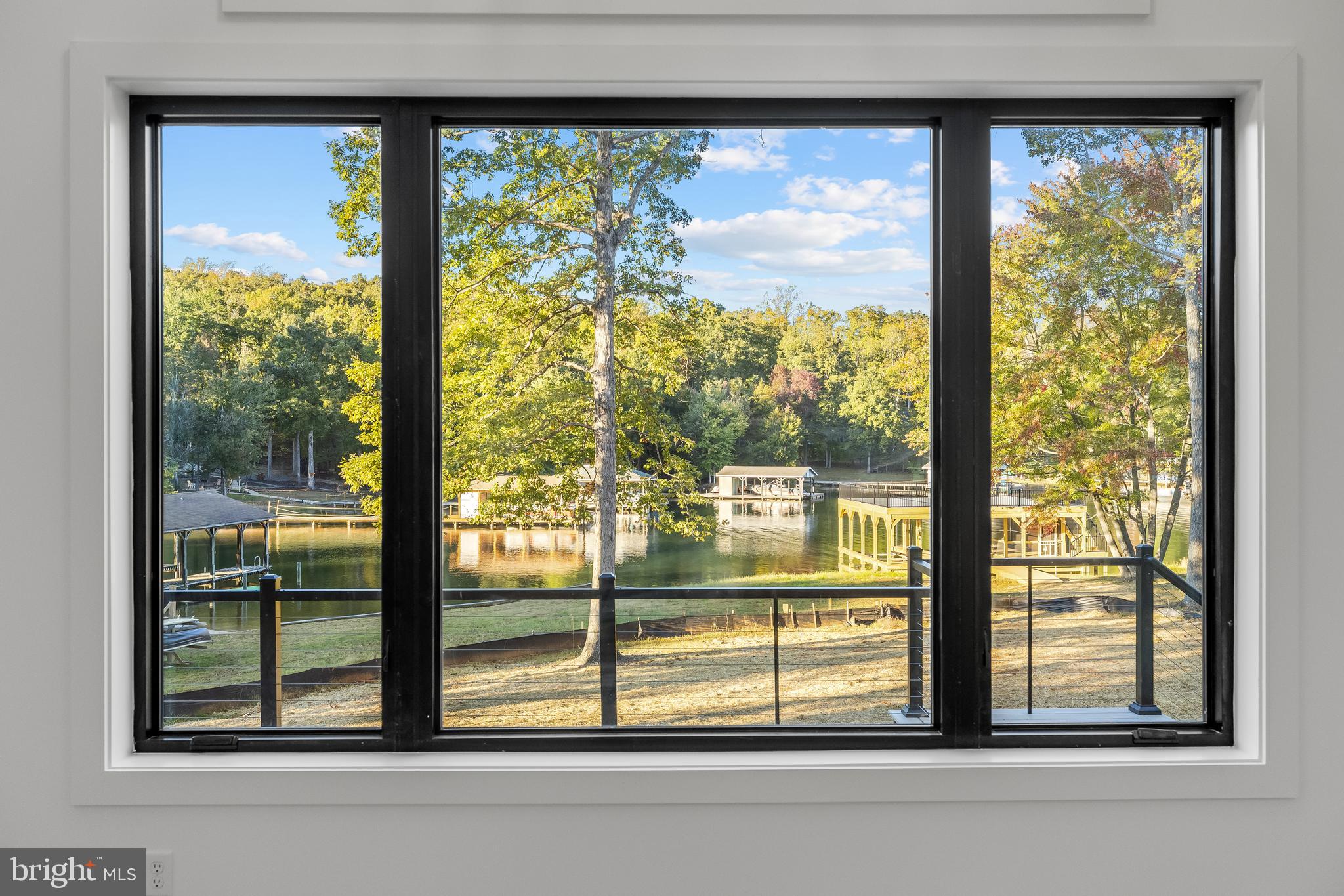 FOXWOOD MANOR - Residential