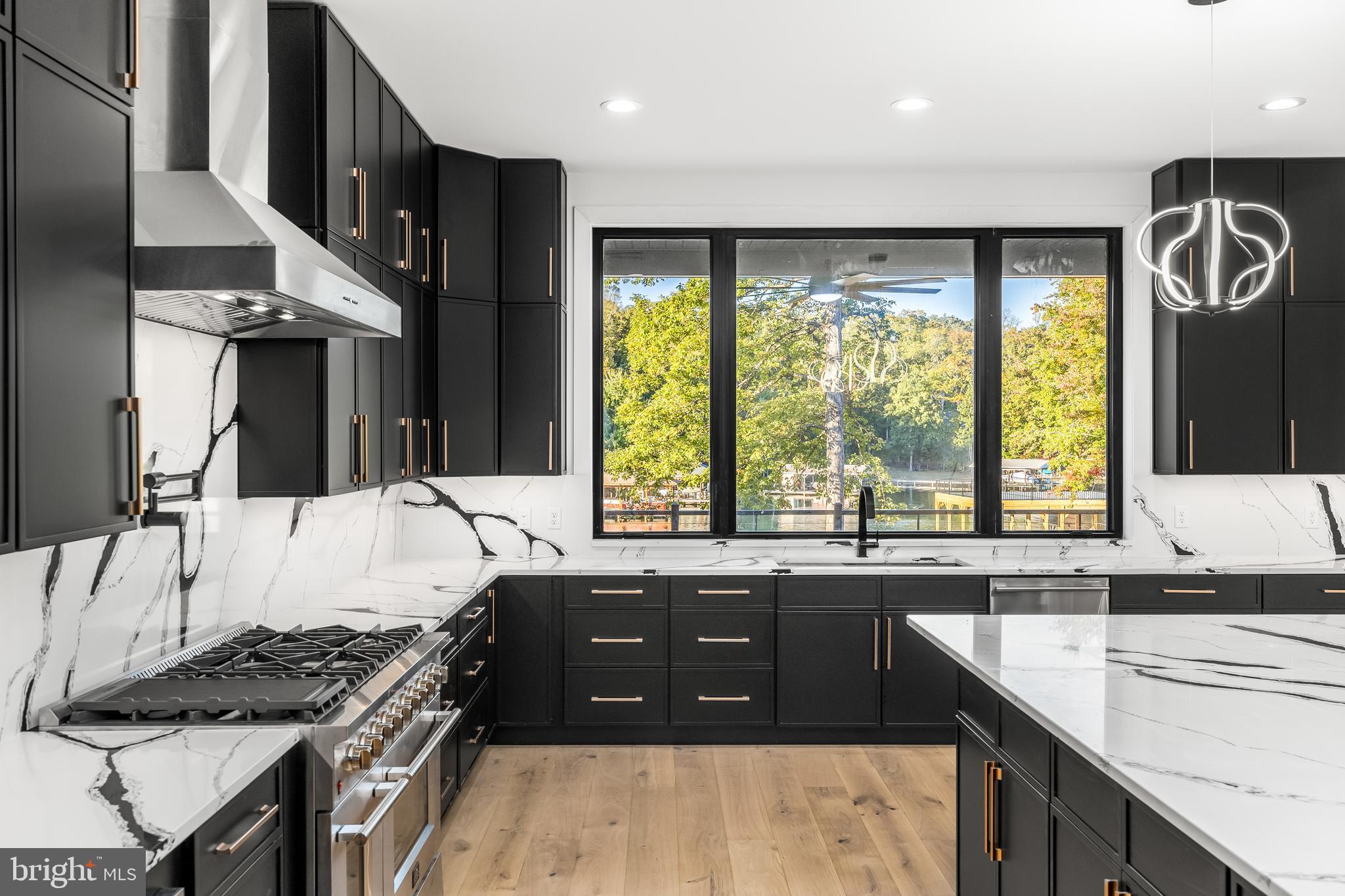 FOXWOOD MANOR - Residential