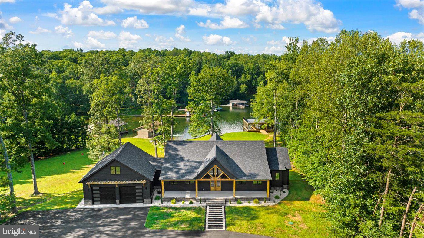 FOXWOOD MANOR - Residential