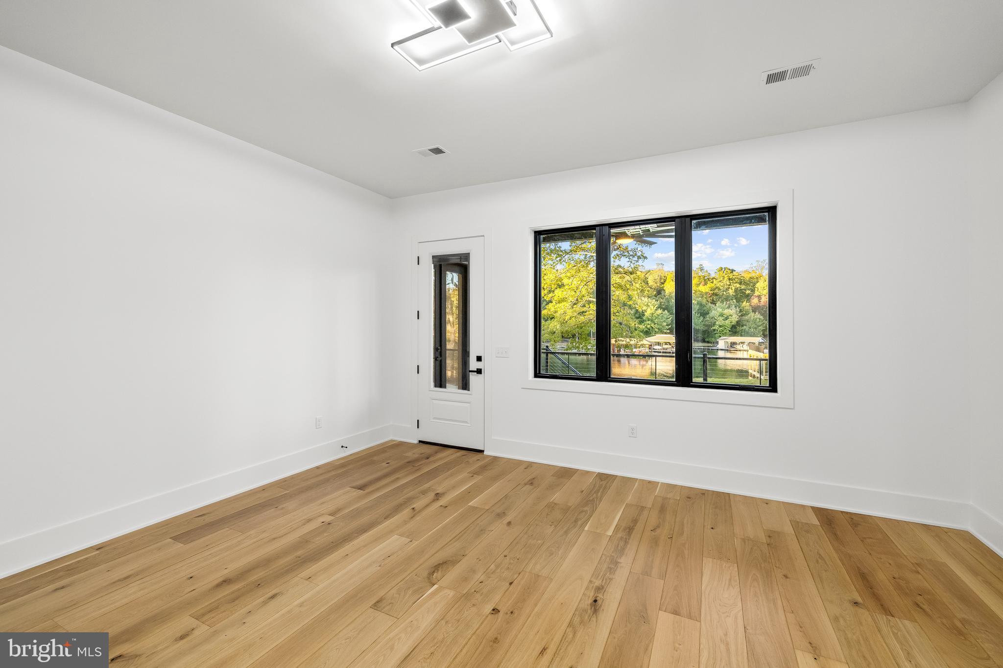 FOXWOOD MANOR - Residential