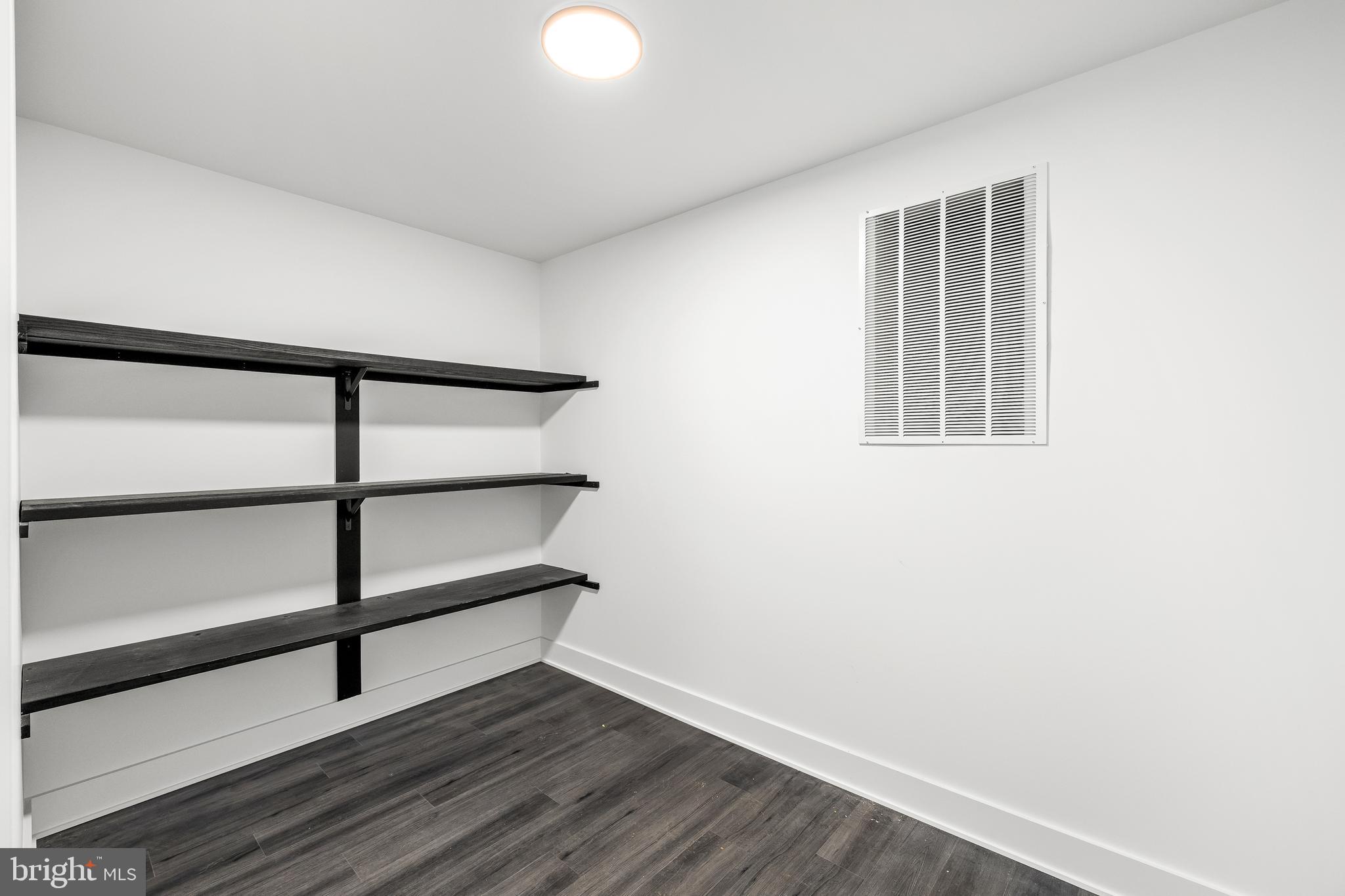 FOXWOOD MANOR - Residential