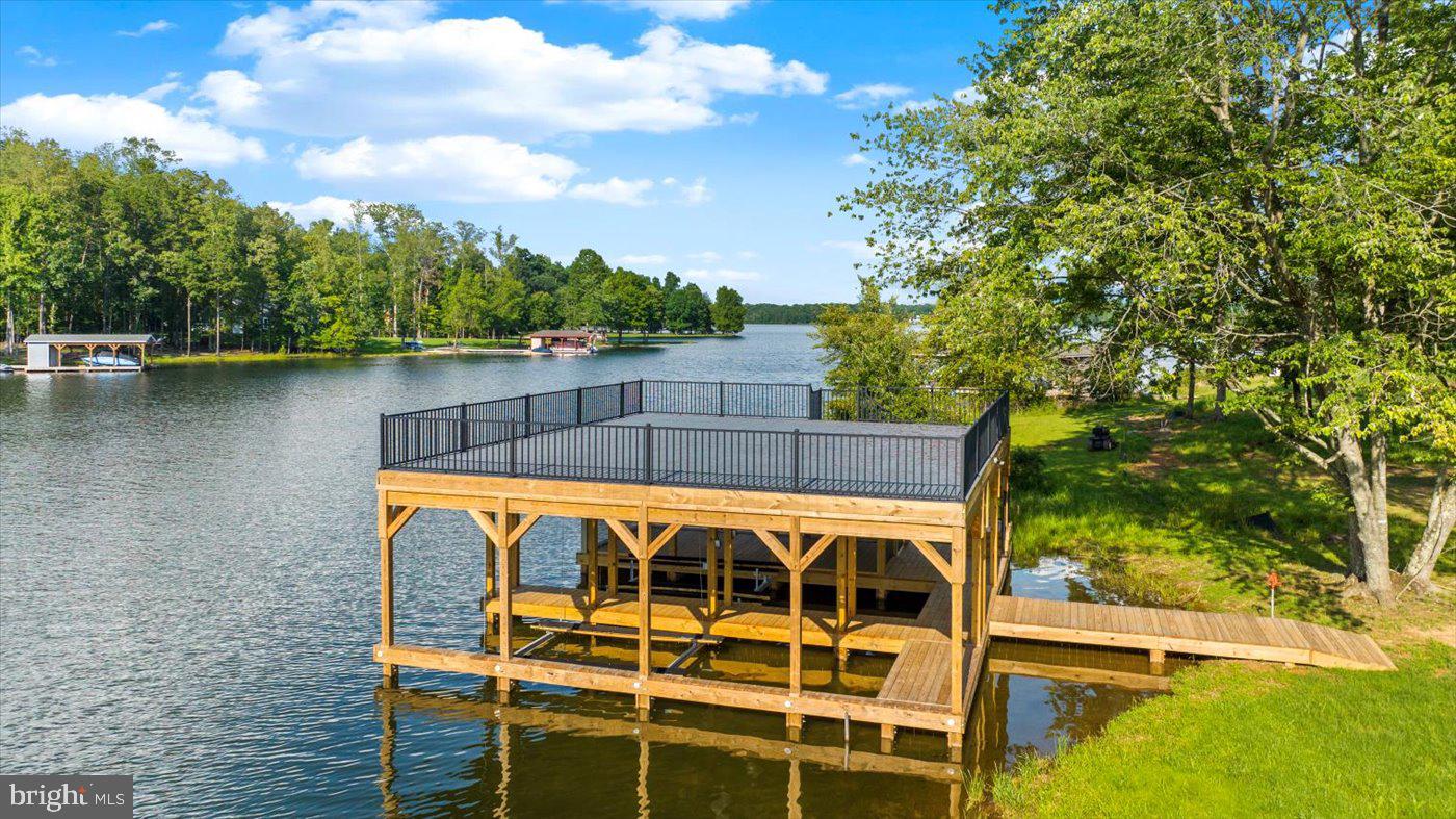 FOXWOOD MANOR - Residential