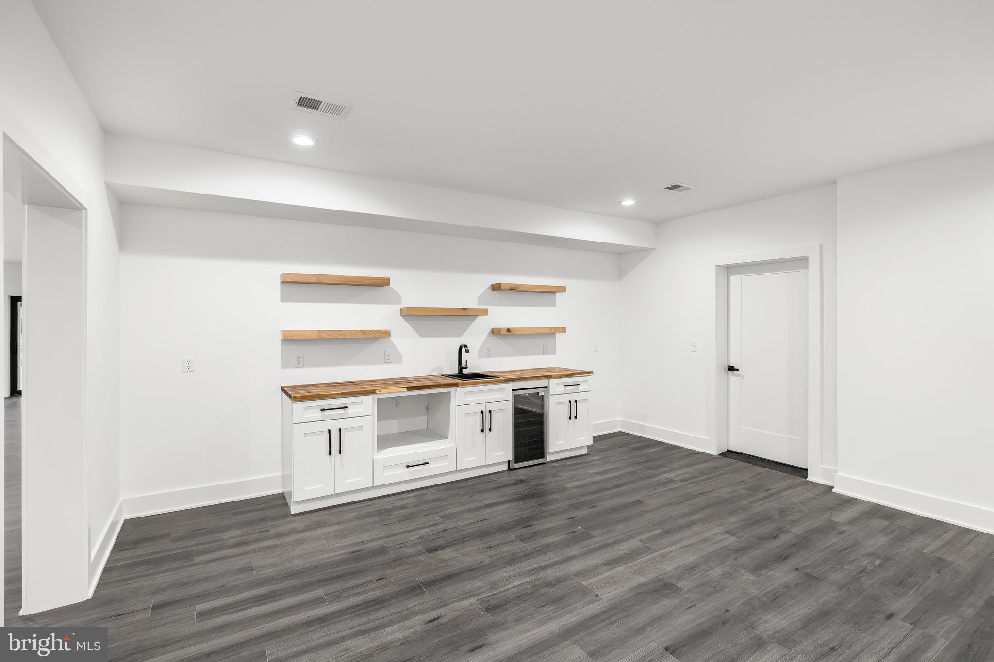 FOXWOOD MANOR - Residential