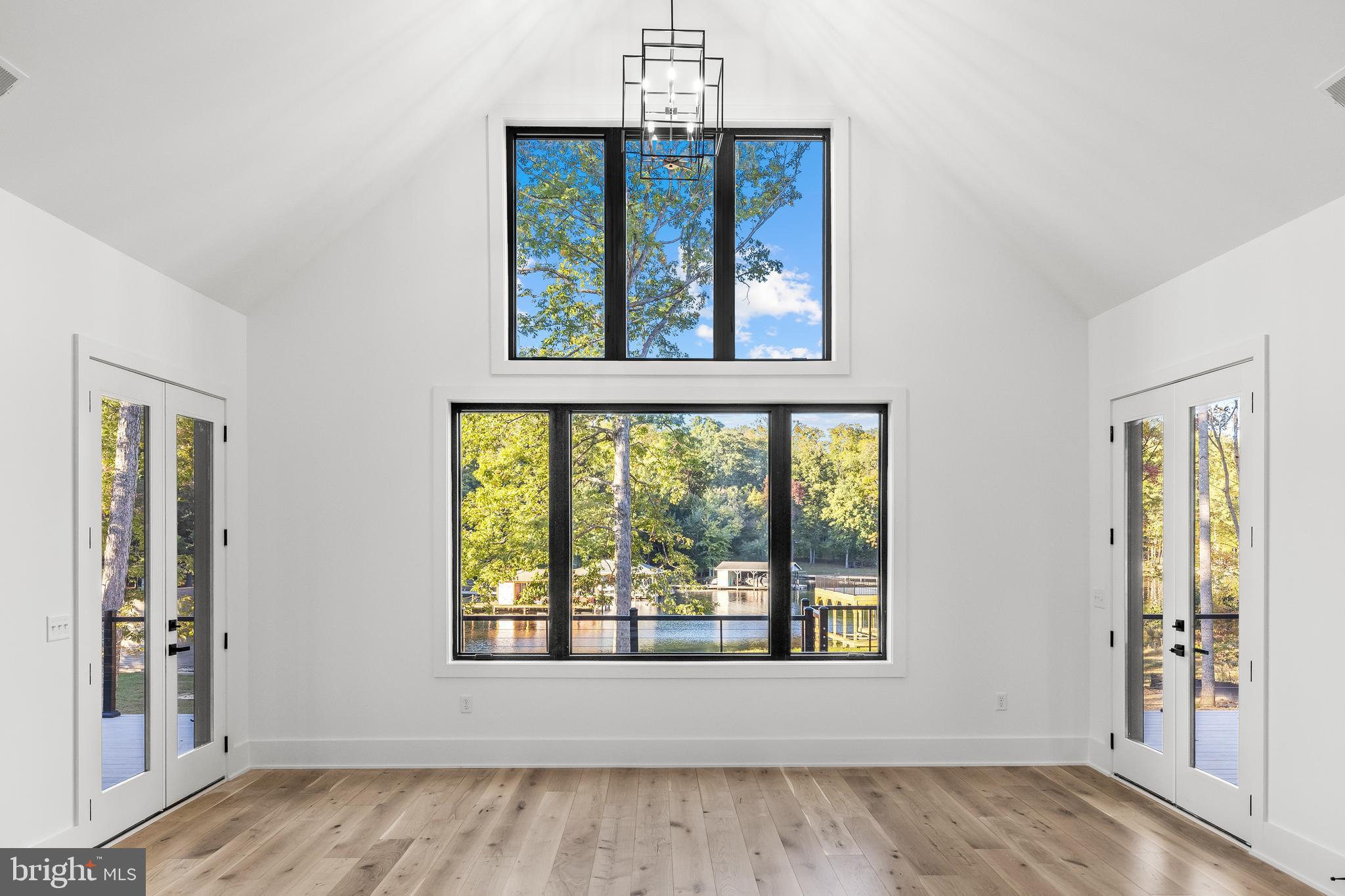 FOXWOOD MANOR - Residential