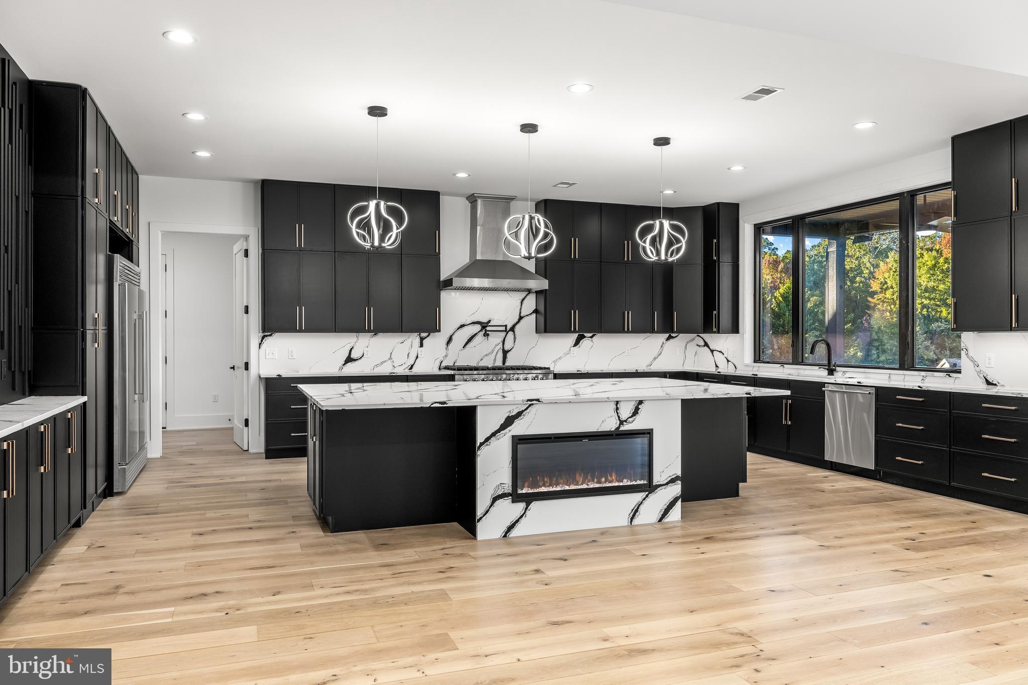 FOXWOOD MANOR - Residential