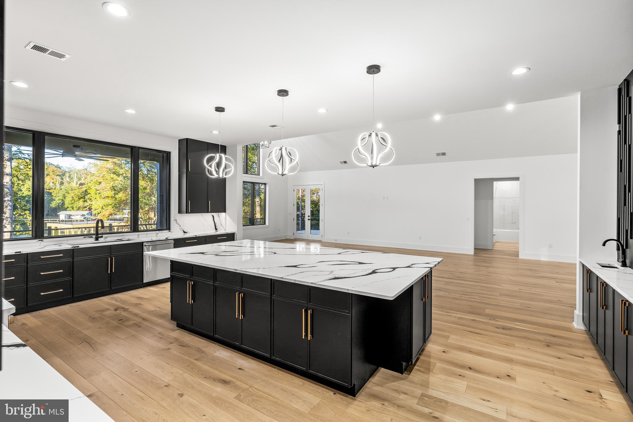 FOXWOOD MANOR - Residential