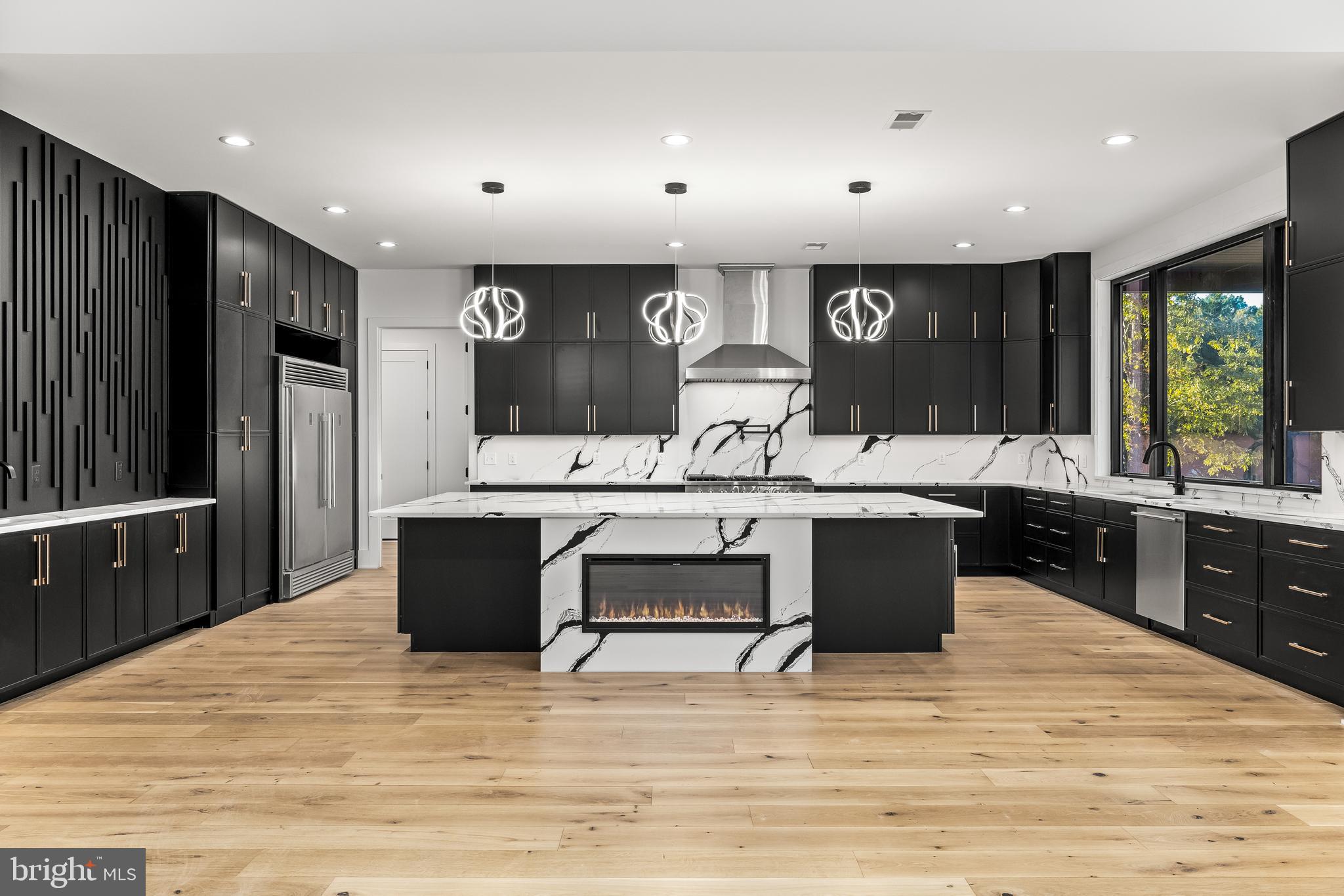 FOXWOOD MANOR - Residential