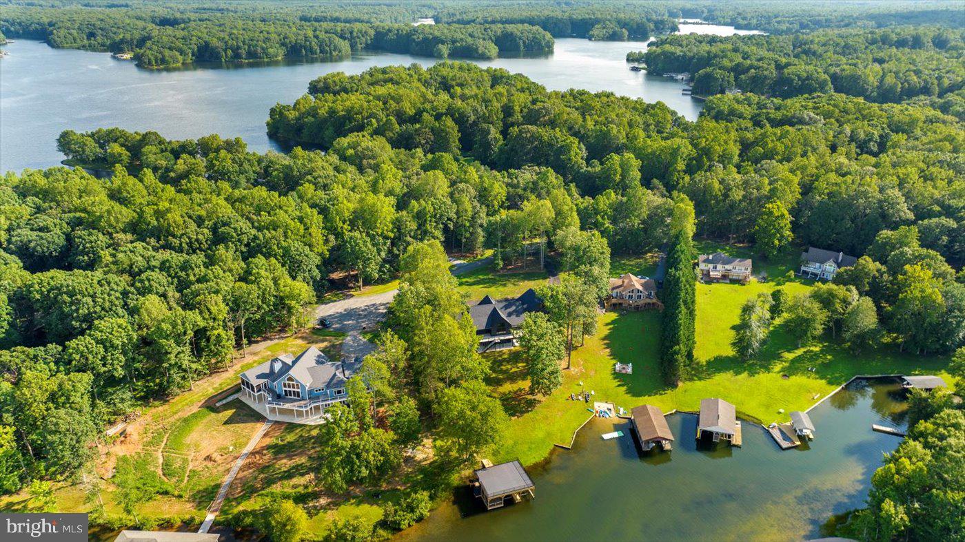 FOXWOOD MANOR - Residential