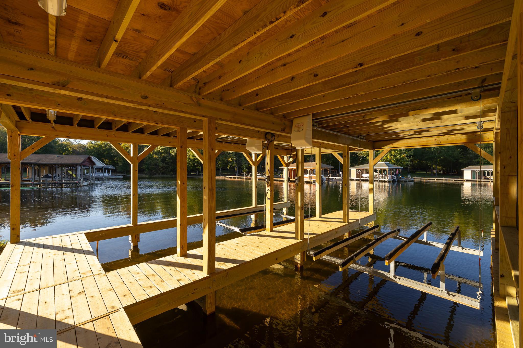 FOXWOOD MANOR - Residential