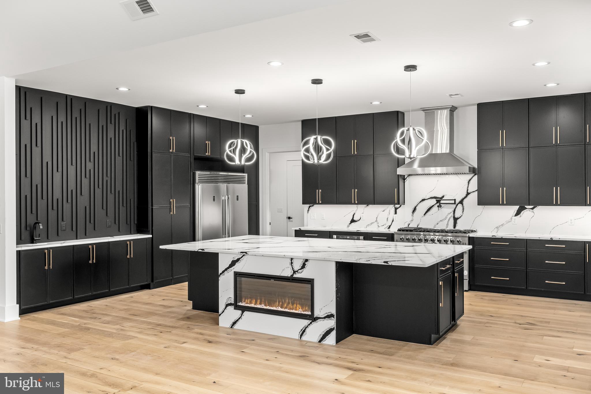 FOXWOOD MANOR - Residential