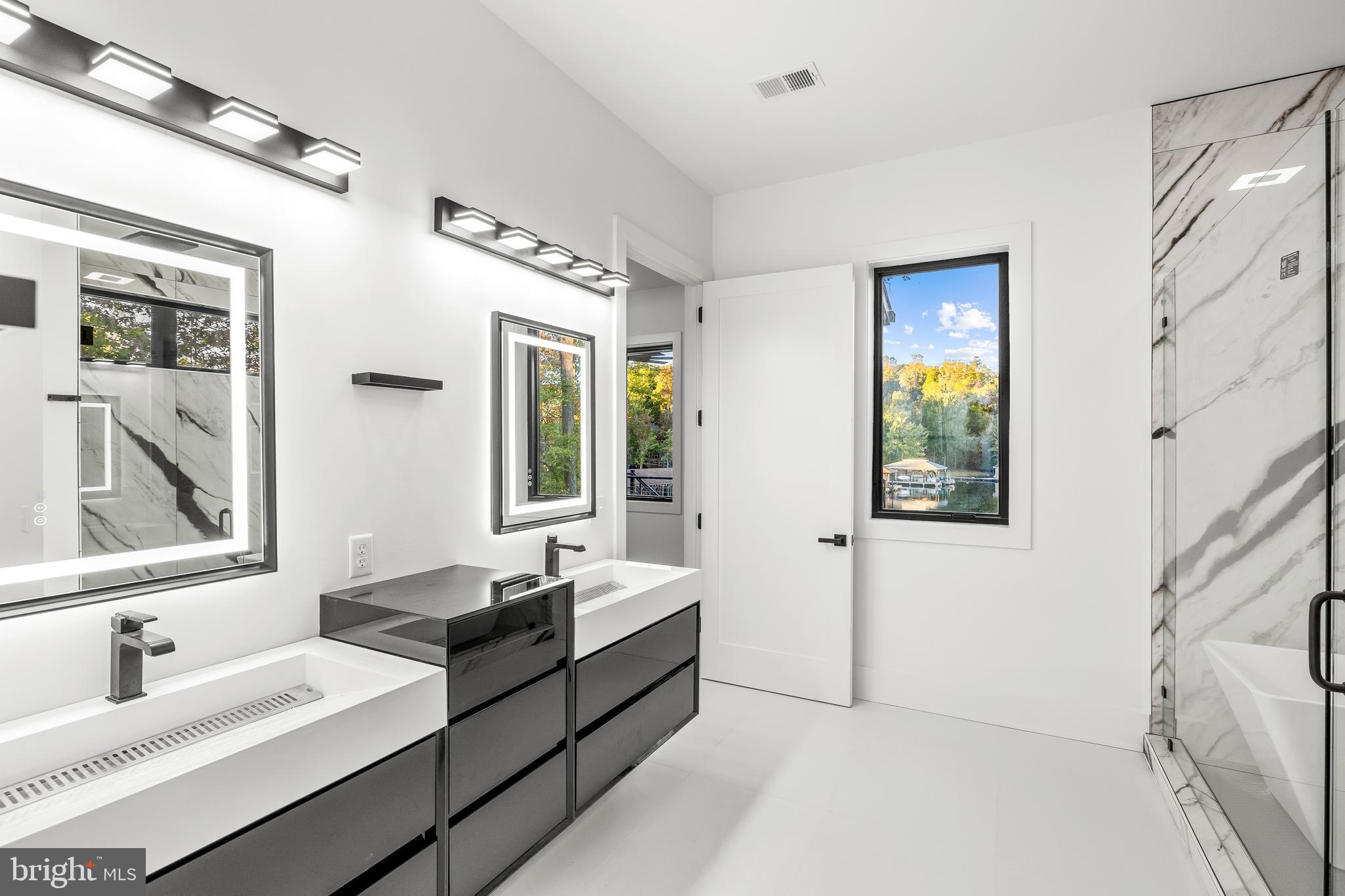 FOXWOOD MANOR - Residential