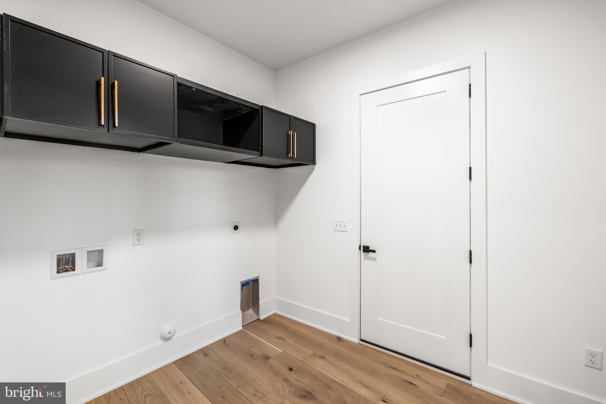 FOXWOOD MANOR - Residential