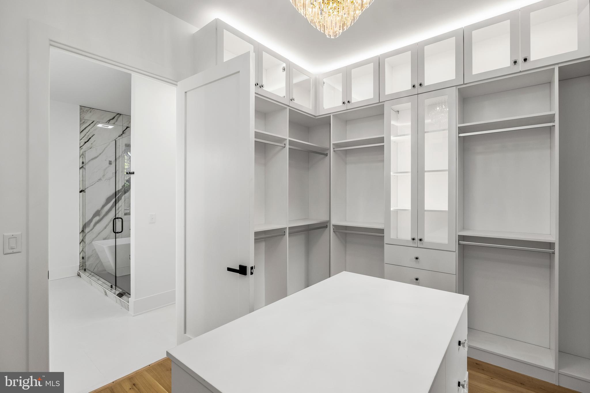 FOXWOOD MANOR - Residential