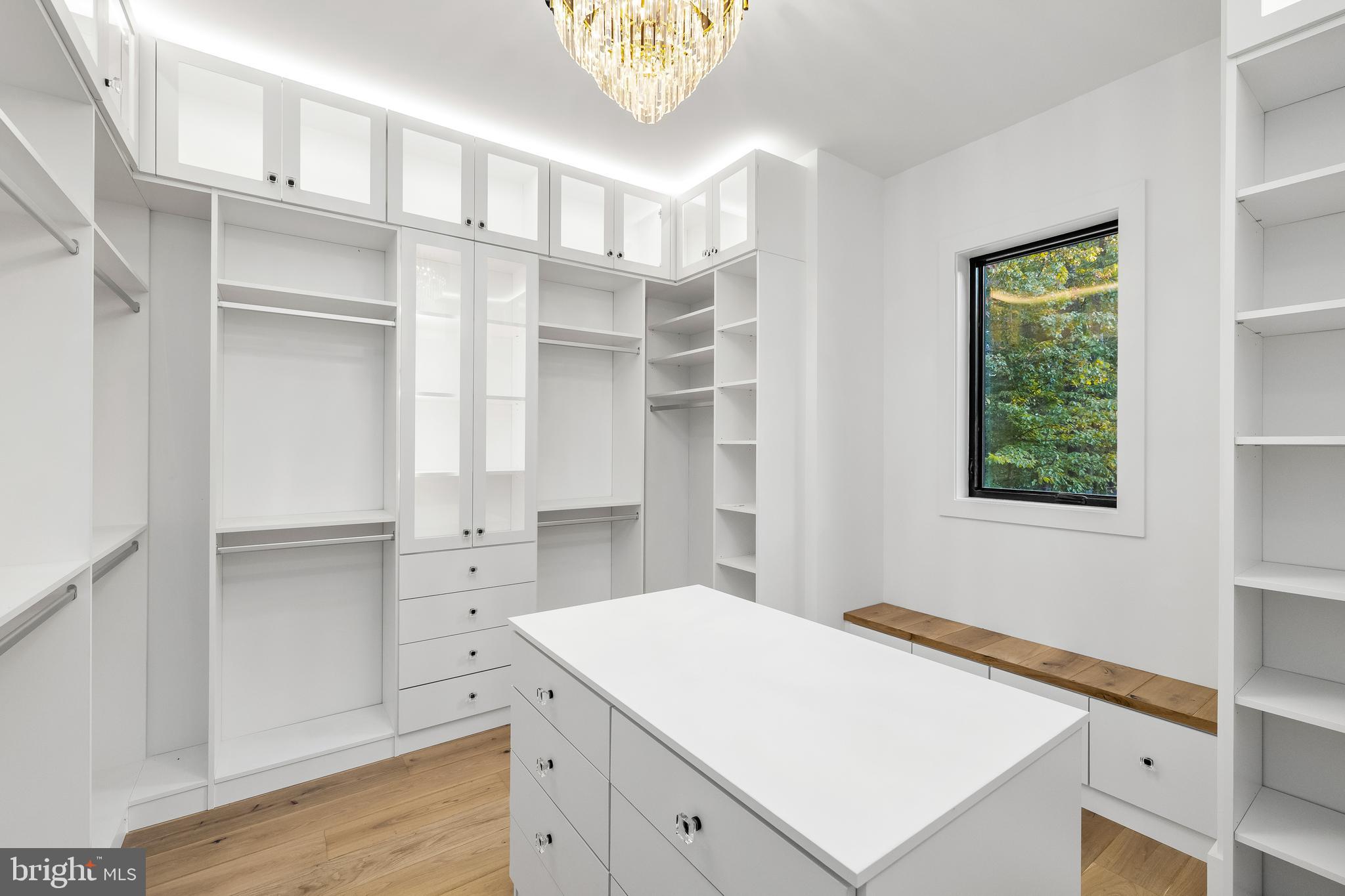 FOXWOOD MANOR - Residential