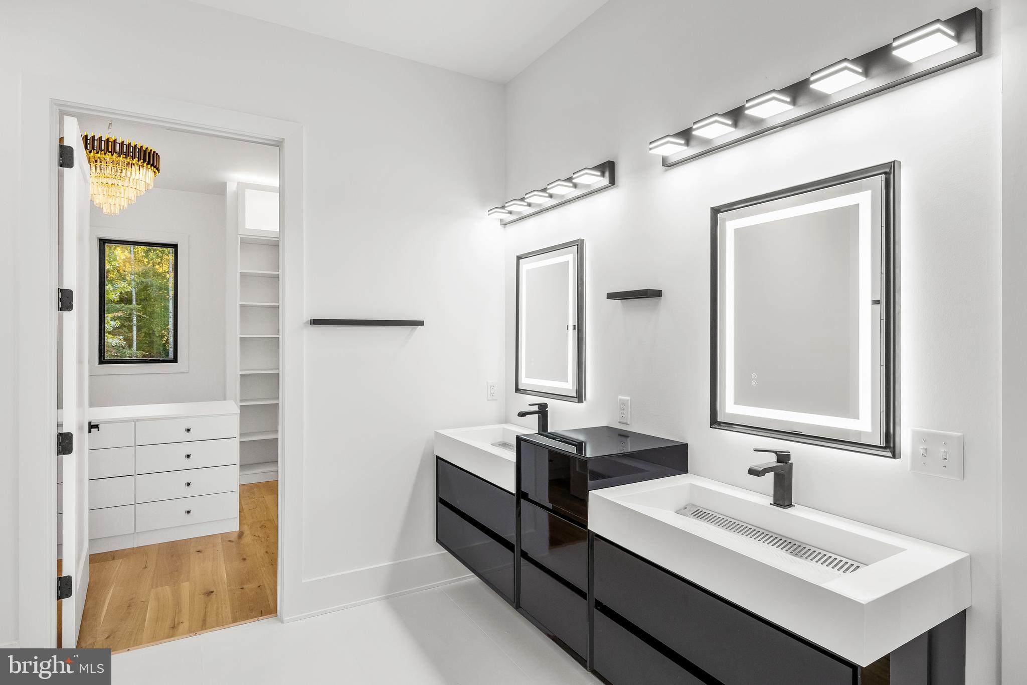 FOXWOOD MANOR - Residential