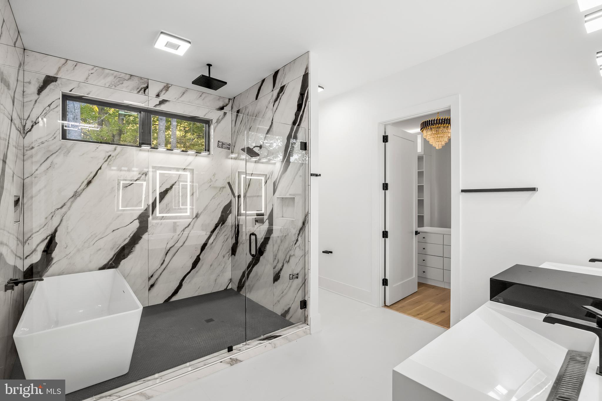 FOXWOOD MANOR - Residential