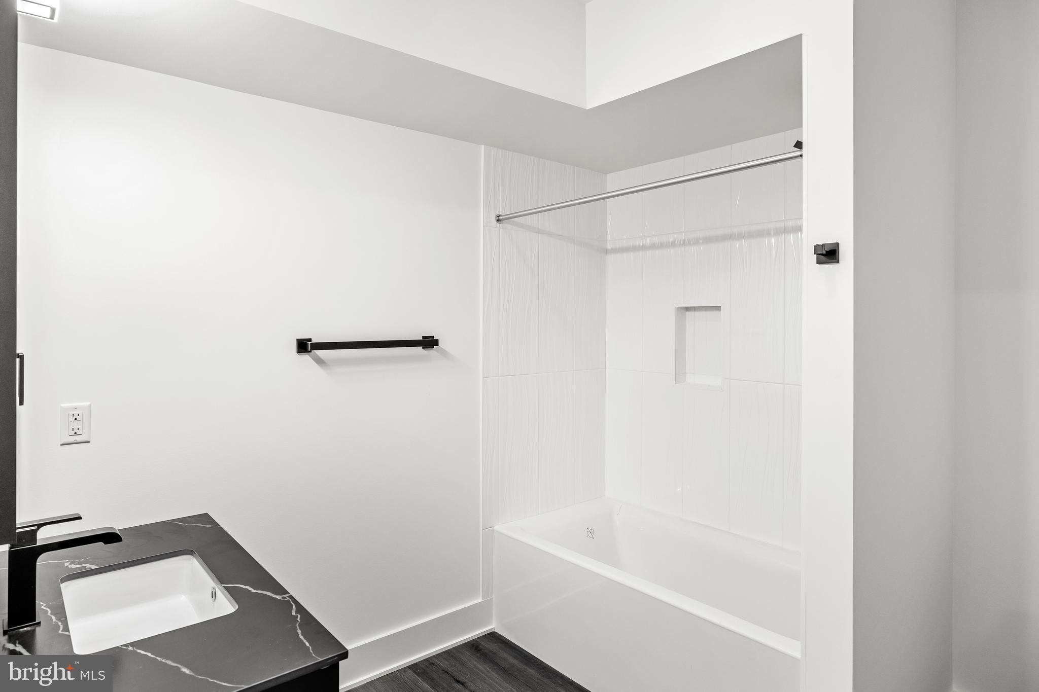 FOXWOOD MANOR - Residential