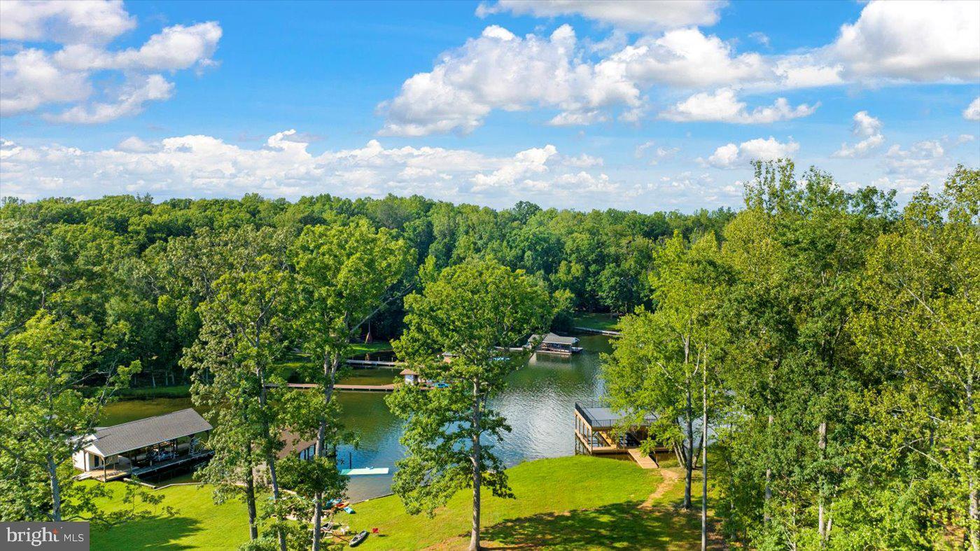 FOXWOOD MANOR - Residential