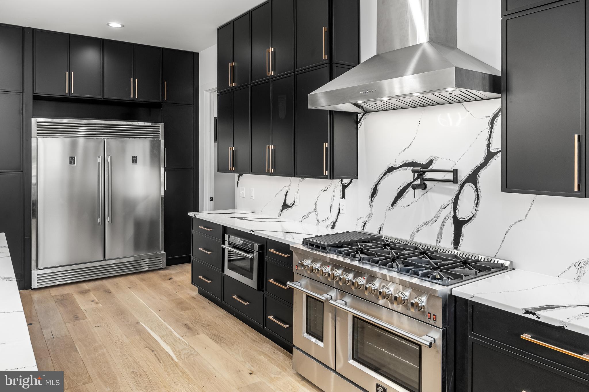 FOXWOOD MANOR - Residential