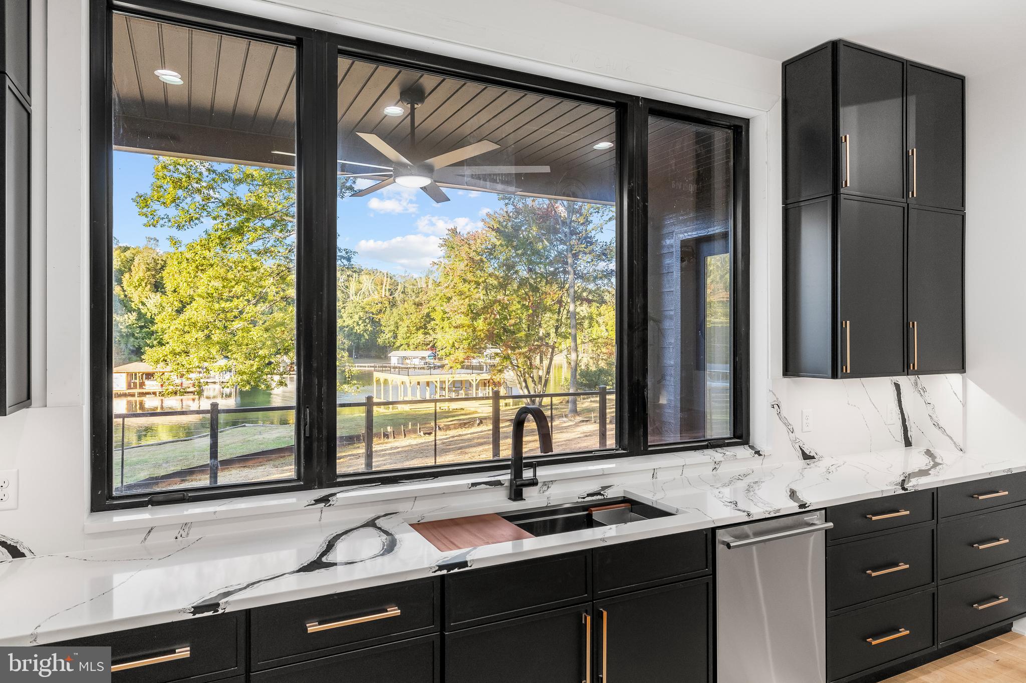 FOXWOOD MANOR - Residential