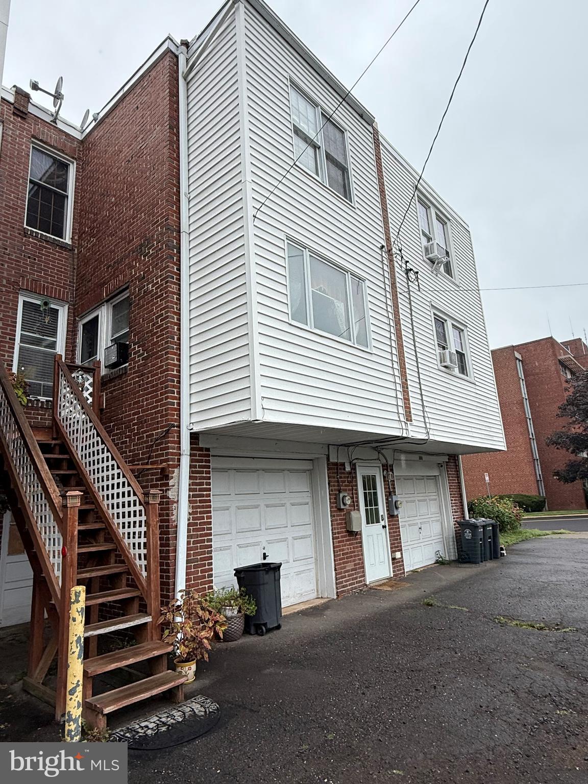 203 S 11TH STREET
