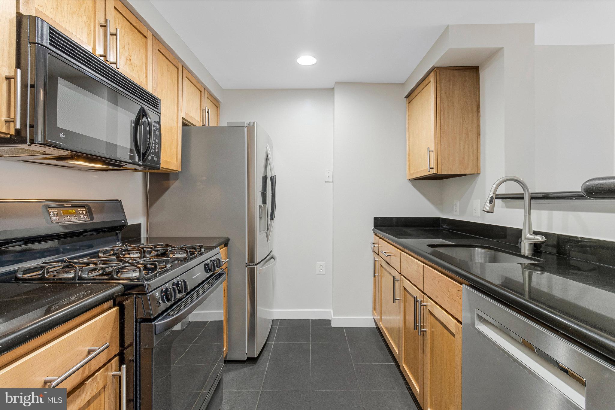 3883 CONNECTICUT AVENUE NW 303