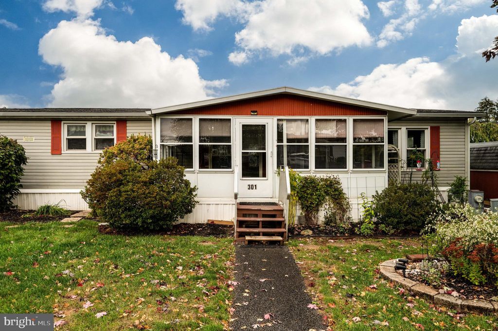 Photo of 301 Hampshire Avenue, READING, PA 19606 (MLS # PABK2064234)