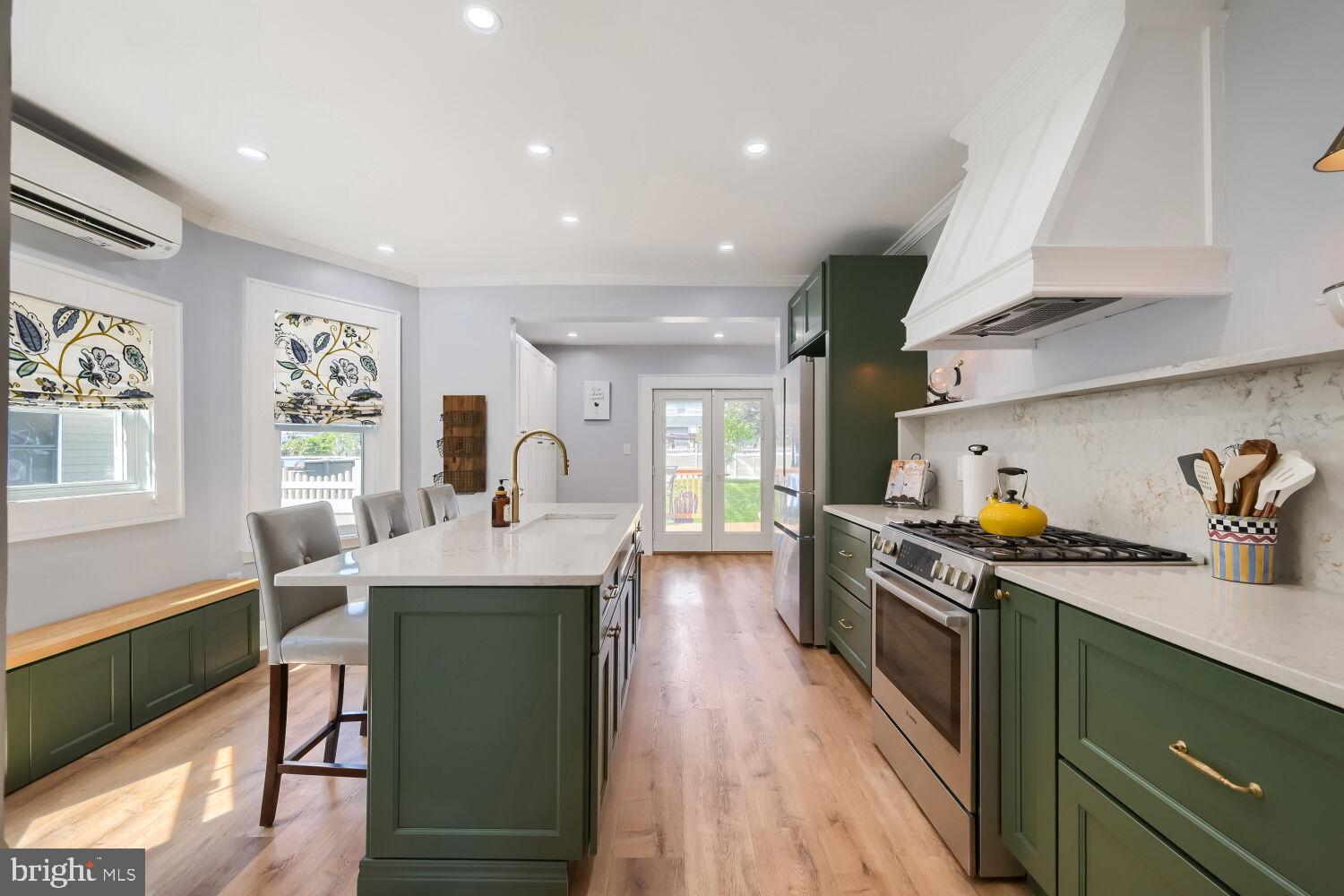 NORTH HALETHORPE - Residential