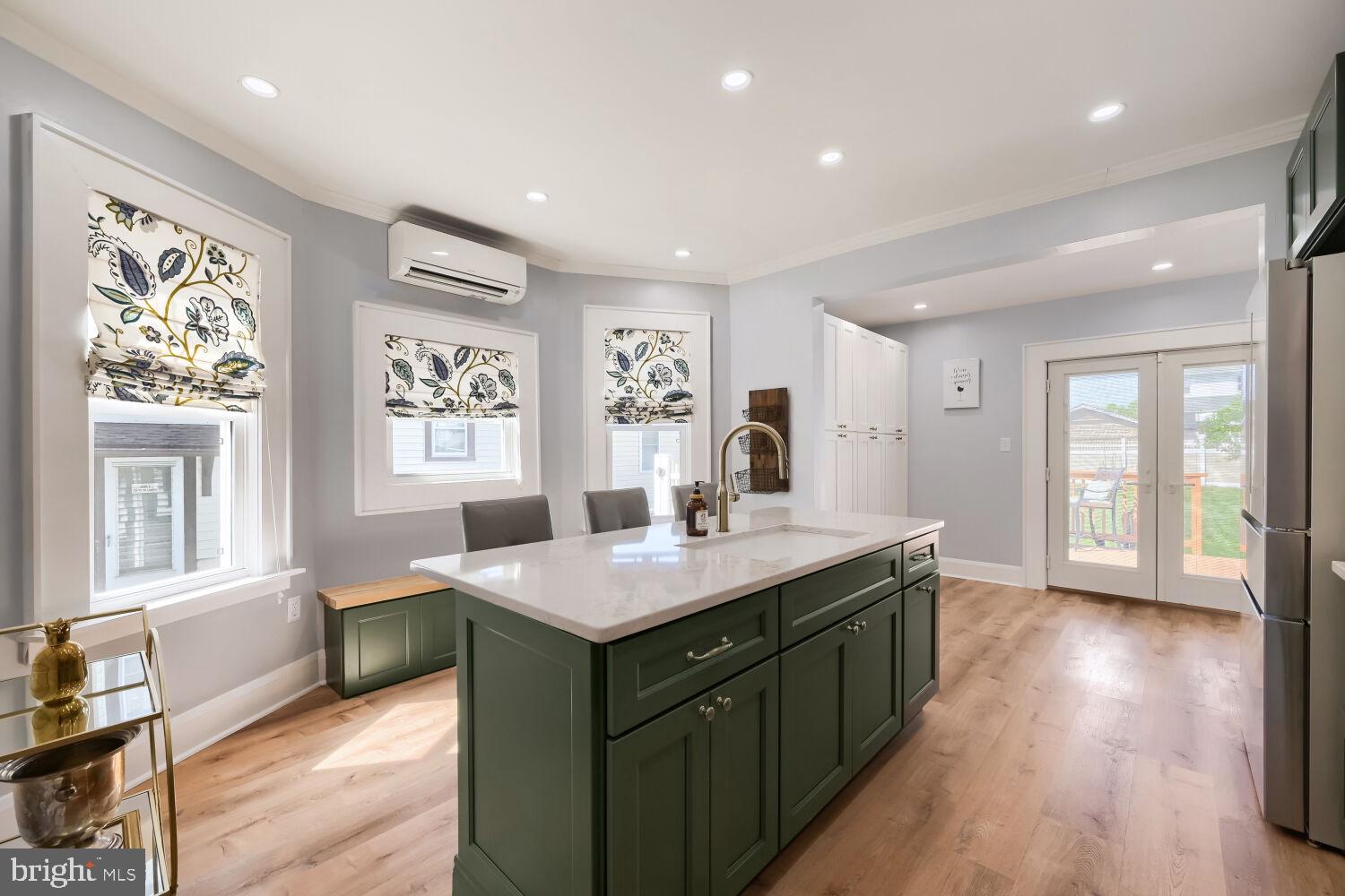 NORTH HALETHORPE - Residential