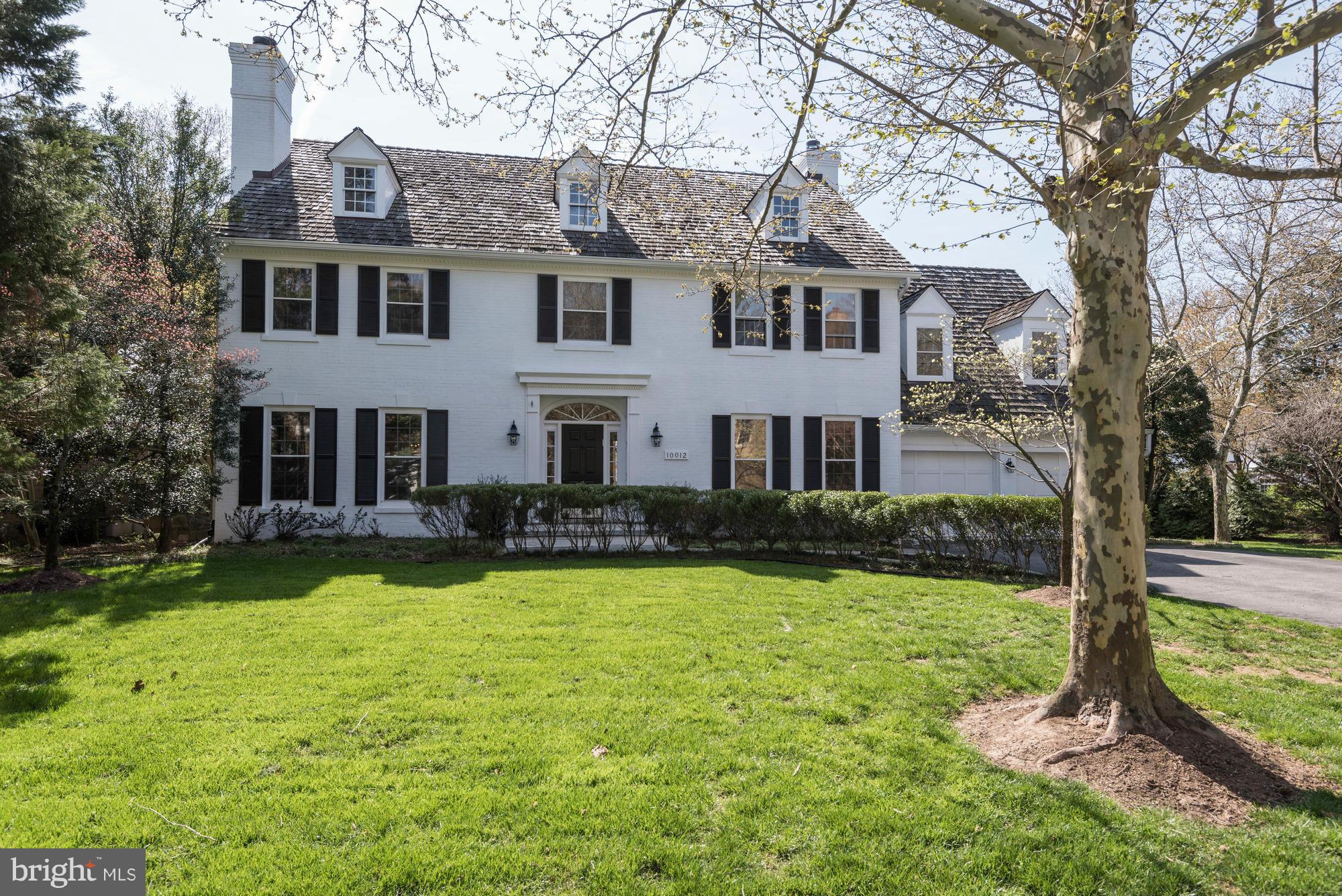 Beautiful Mitchell & Best colonial w/ exceptional private backyard with exquisite plantings and mature trees. Highlights include: 2 story foyer, hardwoods on main & upper level, Renovated Kit /w granites, floor to ceiling windows in BFR open to beamed FR w/ stone fireplace, year round sun room, 4 BRS & 3FBA up and fully fin LL w/ full bath, den, built-in bar & spacious play space.