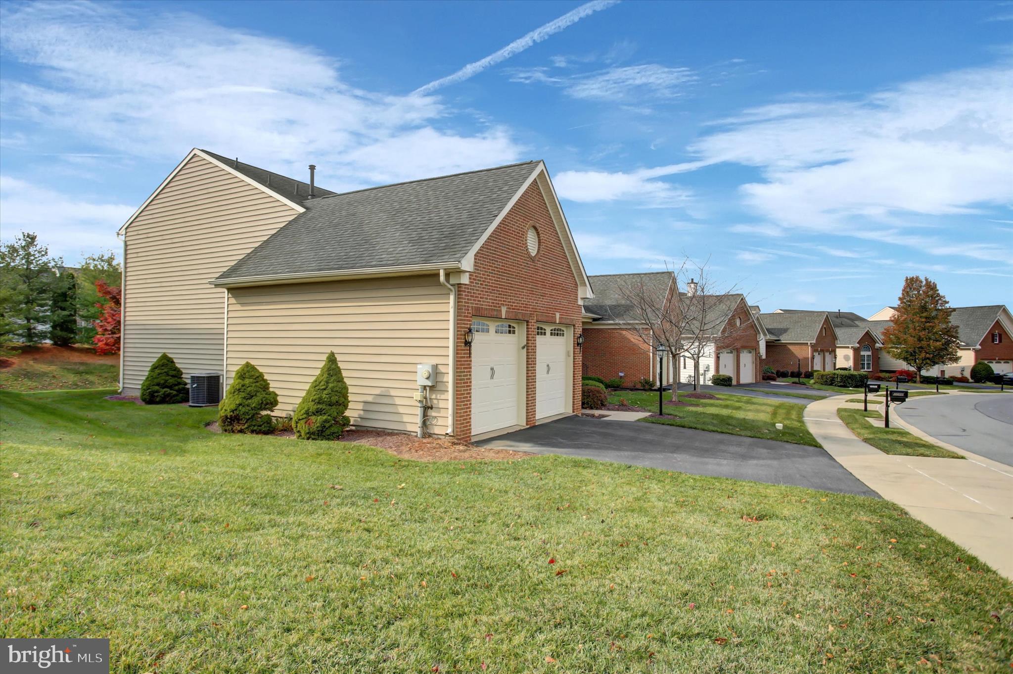 SIGNATURE CLUB AT GREENVIEW - Residential